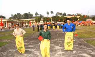 Chiến sĩ trẻ Lào Cai mở hội trại, mừng sinh nhật Đoàn