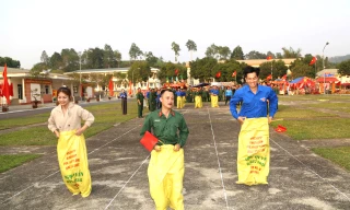 Chiến sĩ trẻ Lào Cai mở hội trại, mừng sinh nhật Đoàn