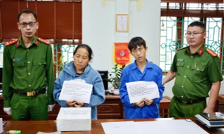 Vừa ra tù vì buôn hàng trắng, lại bị bắt cùng 8 bánh heroin