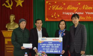 Ngày cuối năm ấm áp tại các trung tâm thương binh ở Hà Nam