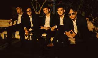 Sau bao ngày chờ đợi, album đầu tay của Chillies đã được ấn định ngày "ship tận tay" fan