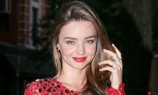 Miranda Kerr thướt tha khoe dáng với váy ren sexy