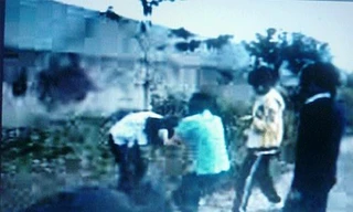 Nữ sinh đánh hội đồng, xé toạc áo bạn