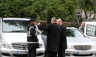 Bà Hillary Clinton bị phạt vì không nộp phí đỗ xe