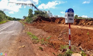 Nhiều vị trí đất nông nghiệp, cây lâu năm gần cầu Mã Đà đã được san phẳng, rao bán. Ảnh: Lê Ngân.