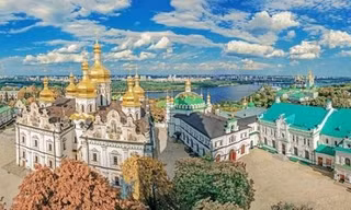 Quốc gia nào lớn nhất nằm hoàn toàn trong châu Âu?