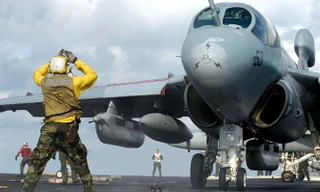 Màu áo của thủy thủ tàu sân bay Mỹ có ý nghĩa gì?