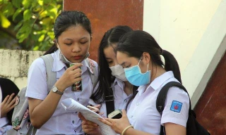 Tuyển sinh 2022: Thí sinh vất vả ôn thi 'mục tiêu kép', có nên đổ xô đi ôn luyện?