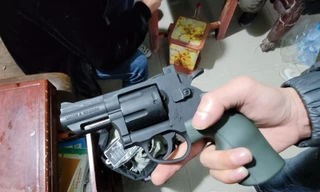 [VIDEO] Giây phút nghẹt thở khóa tay đối tượng cướp tiền tại ngân hàng ở Hải Phòng