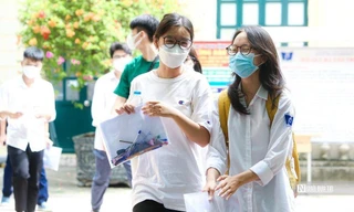 'Chạy đua’ với các khoản đóng đầu năm học