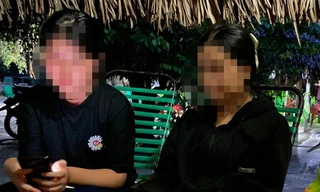 Hai nữ sinh T.N.B.C (nữ sinh đầu tiên lên tiếng tố cáo ông T. ) và Đ.T.H.T trình bày sự việc