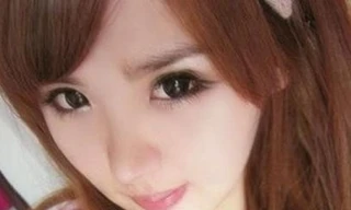 Nữ sinh bị 'ném đá' vì khoe của bên 'bồ già'