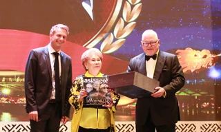 Tỷ phú Mỹ ủng hộ hàng tỷ đồng giúp trẻ em nghèo Việt Nam