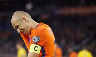 Robben chia tay tuyển Hà Lan trong tiếc nuối