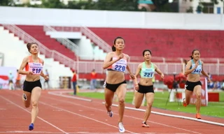 'Nữ hoàng tốc độ' Lê Tú Chinh phá kỷ lục của chính mình