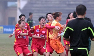 Các cô gái TP.HCM I ăn mừng tấm vé vào chung kết