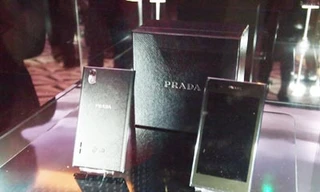 LG và Prada trình làng siêu phẩm thời trang
