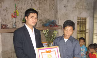 Truy tặng Bằng khen cho thanh niên dũng cảm bắt cướp