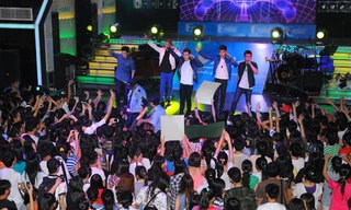 Nhóm 365 làm fan khóc nức nở