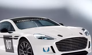 Aston Martin vén màn xe đua ‘thân thiện’