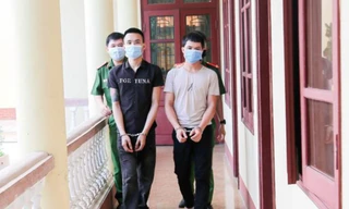 Bắt 3 đối tượng ném bom xăng vào nhà cán bộ công an