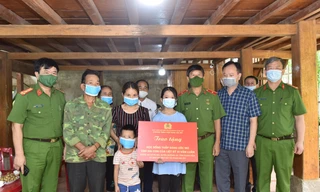 Cục CSĐT tội phạm về ma túy trao học bổng "Thắp sáng ước mơ" cho hai con của trung tá Vi Văn Luân