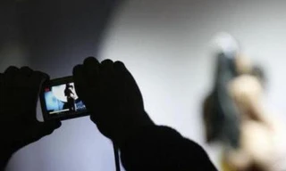 Thầy giáo dùng clip quay cảnh nhạy cảm để tống tiền bạn gái