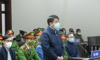 Nhóm bị cáo tại tòa.