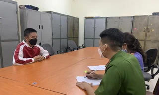 Tạm giữ nhóm côn đồ ngang nhiên cắt cửa nhà dân ở Hà Nội