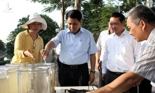 Bị can Nguyễn Đức Chung (giữa)