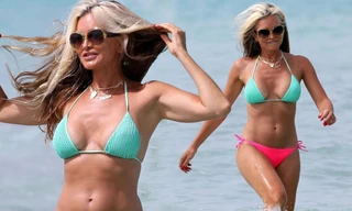 Người mẫu Mỹ khoe vóc dáng nuột nà ở tuổi 50 với bikini gây ngưỡng mộ