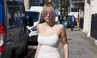 Em gái huyền thoại mẫu Kate Moss diện mốt không nội y, khoe vòng một 'ngoại cỡ'