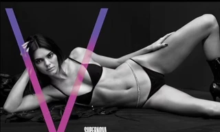 'Siêu mẫu đắt giá nhất thế giới' khoe body 'cực phẩm' gây ngưỡng mộ