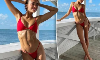Đường cong 'bỏng rẫy' của siêu mẫu nội y Kelly Gale 