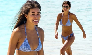 Sao truyền hình 9x gợi cảm 'nảy lửa' với bikini