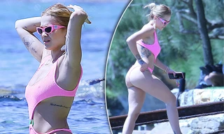 Rita Ora khoe body nảy nở gợi cảm với áo tắm trễ nải