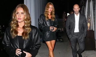 Bạn gái khoe chân thon nuột, dài miên man đi hẹn hò 'Người vận chuyển' 