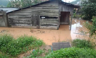 Nước ngập lênh láng cả một vùng rộng lớn