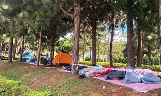 Để khách du lịch Đà Lạt đem nồi ra hồ Xuân Hương nấu ăn là thất bại 