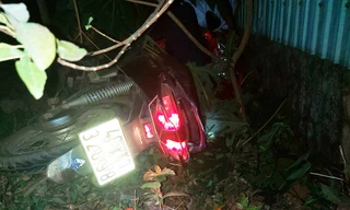 Xe máy ôm cua tông vào nhà dân, một người tử vong