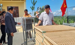 Trao hàng trăm phương tiện sinh kế cho hộ nghèo vùng đồng bào dân tộc thiểu số 