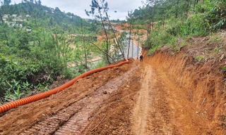 Ngang nhiên xẻ đồi, mở đường trong khu du lịch quốc gia hồ Tuyền Lâm