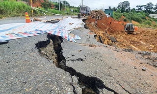 Quốc lộ nối Đà Lạt với Nha Trang bị sạt lở nghiêm trọng