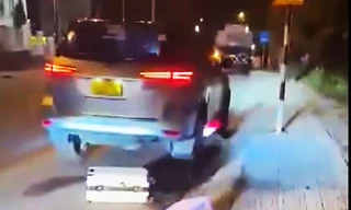 Tài xế xe dịch vụ chửi, đuổi, ném vali của du khách ở Đà Lạt 