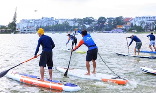 Khởi động Festival hoa Đà Lạt với giải đua ván chèo đứng trên hồ Xuân Hương