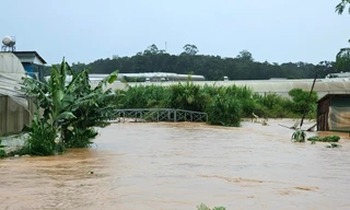 Mưa lớn kéo dài, nhiều nhà dân ở Đà Lạt bị ngập