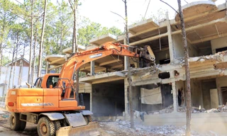 Loạt công trình trái phép ở Khu du lịch quốc gia hồ Tuyền Lâm bị buộc tháo dỡ