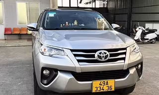 Tài xế taxi bị tạm giữ xe, buộc thôi việc vì xúc phạm du khách