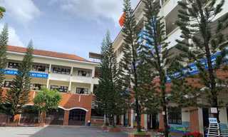 Trường Tiểu học Trưng Vương, nơi cô giáo L.T.B.L. đánh học sinh