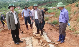 Vụ nứt đất quanh hồ nước 500 tỷ đồng: Thăm dò địa chất phát hiện điểm yếu